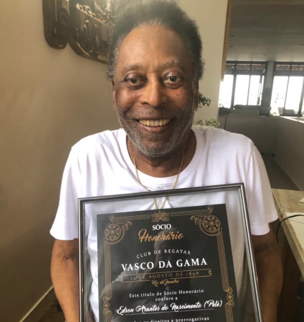 Pelé recebe título de Sócio Honorário do Vasco