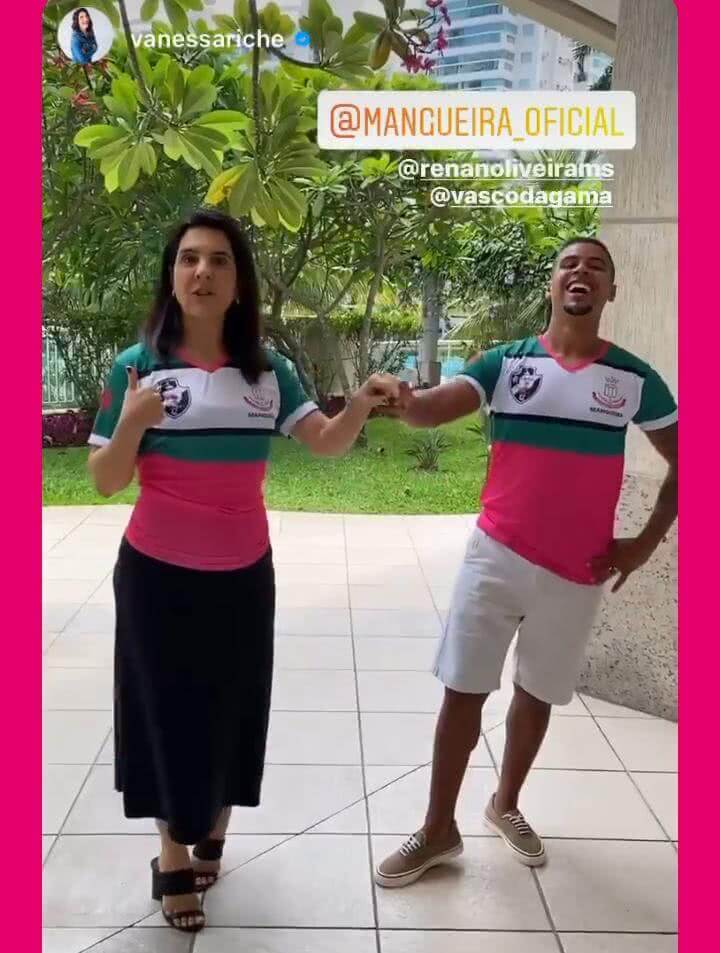 Vanessa Riche com a camisa Dois Amores Vasco e Mangueira