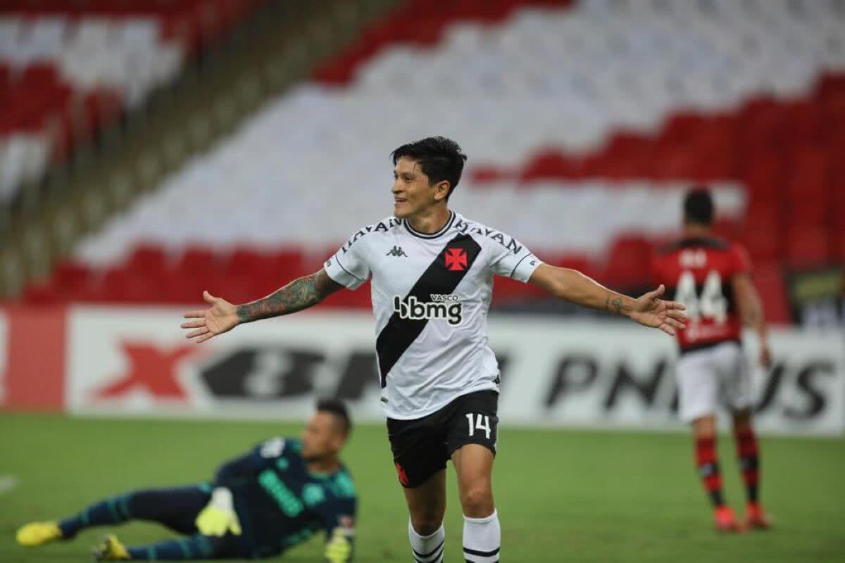 Germán Cano comemorando gol contra o Flamengo