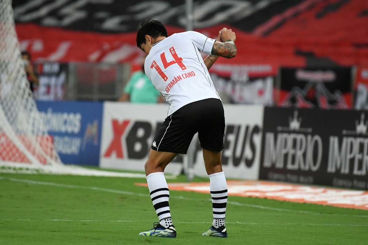 Germán Cano se torna goleador de clássicos no Vasco Vasco