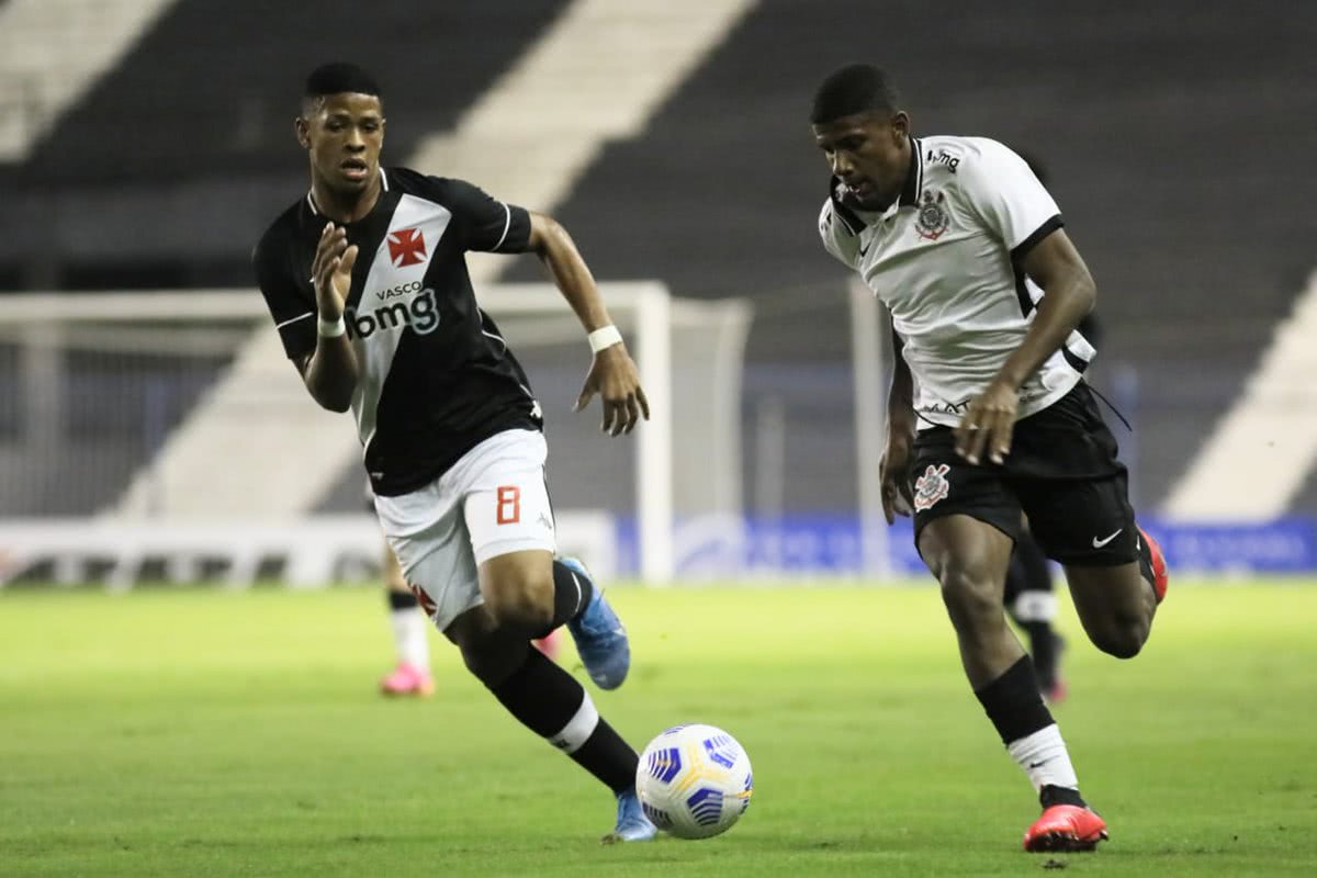 Duelo entre Vasco da Gama e Corinthians pelo Brasileiro Sub-17