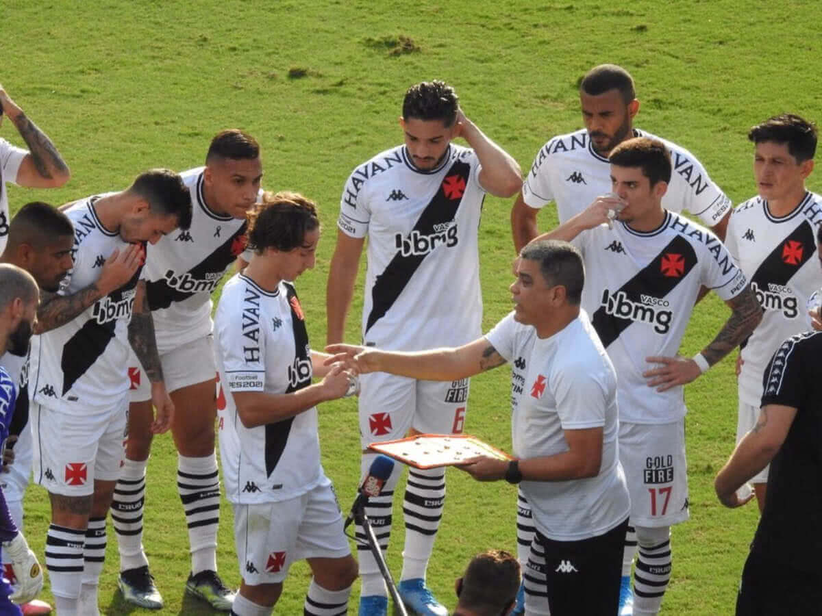 Jogadores do Vasco durante jogo contra o Botafogo