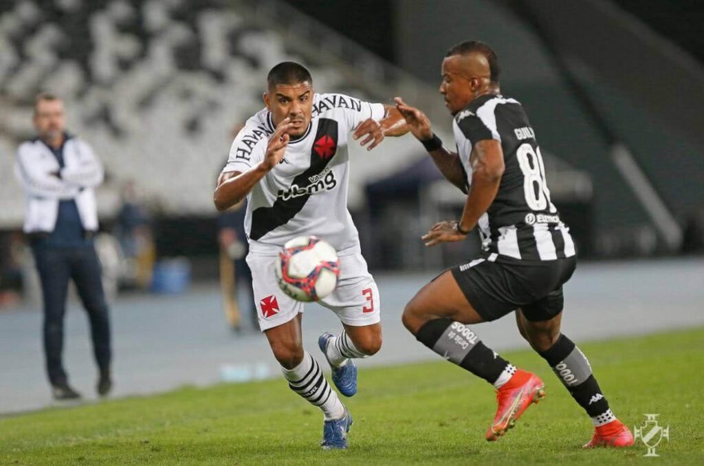Léo Matos durante o jogo contra o Botafogo