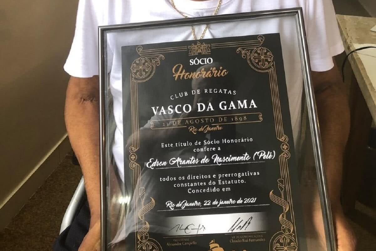 Pelé recebe homenagem do Vasco da Gama