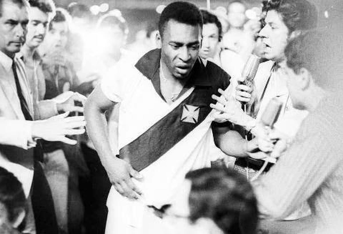 Pelé com a camisa do Vasco em 1957