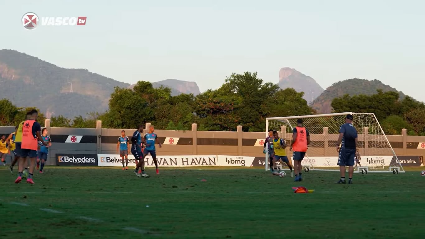 Treino do Vasco no CT do Almirante