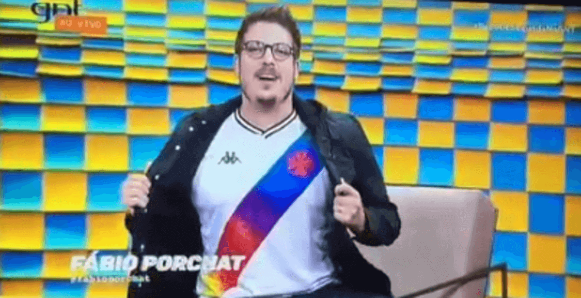 Fábio Porchat com a camisa LGBTQIA+ do Vasco da Gama