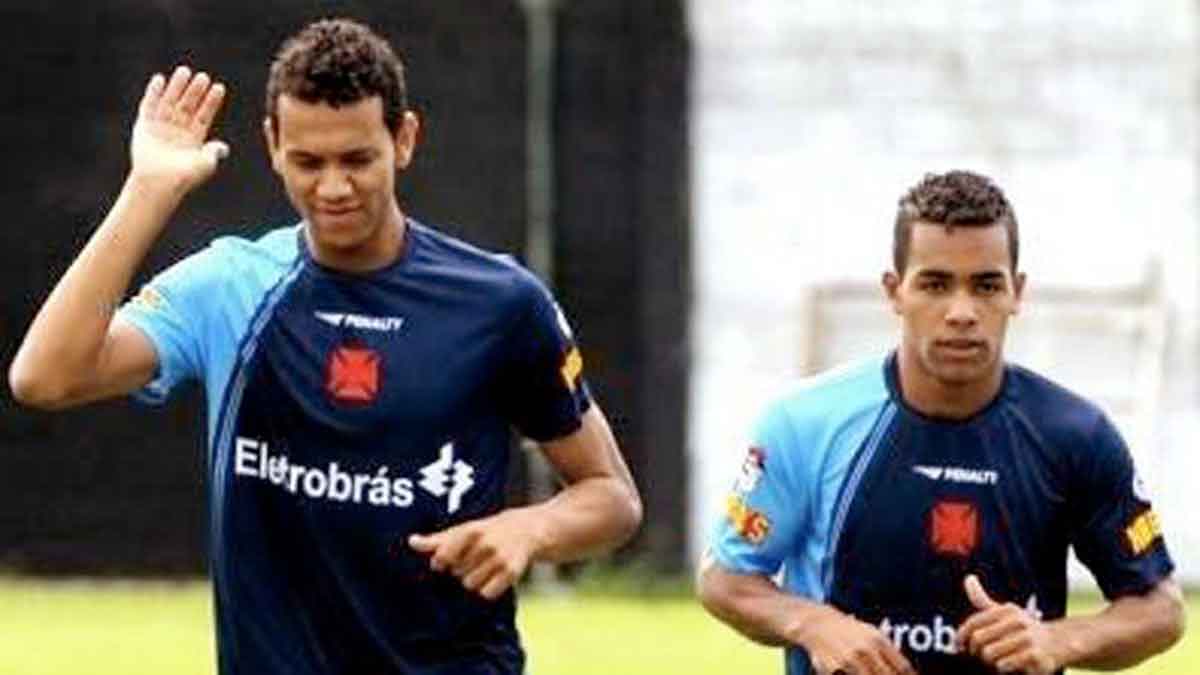 Respectivamente, Souza e Alex Teixeira em treino do Vasco