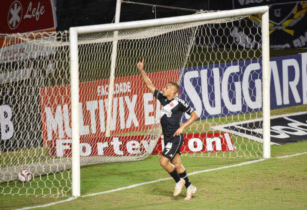 Léo Jabá comemora gol contra o CRB