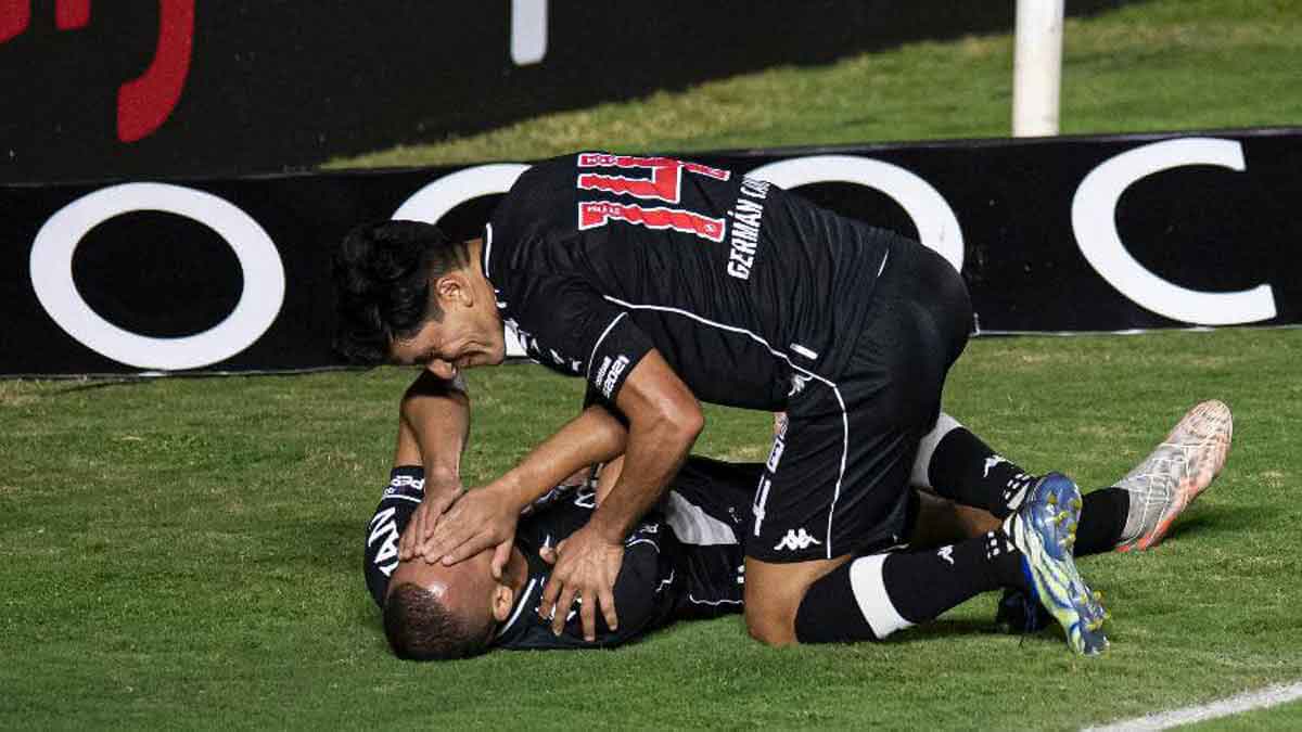 Léo Jabá chora ao marcar seu primeiro gol pelo Vasco
