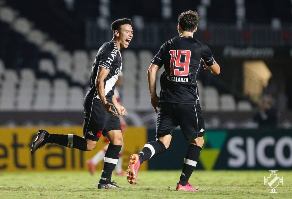 Marquinhos Gabriel comemorando gol contra o CRB