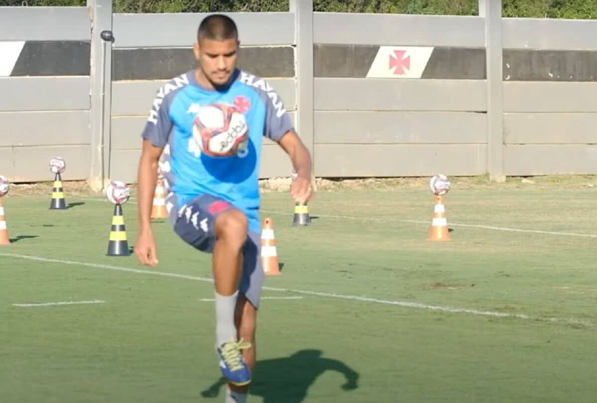 Léo Matos em treino do Vasco no CT do Almirante em 15 de junho de 2021