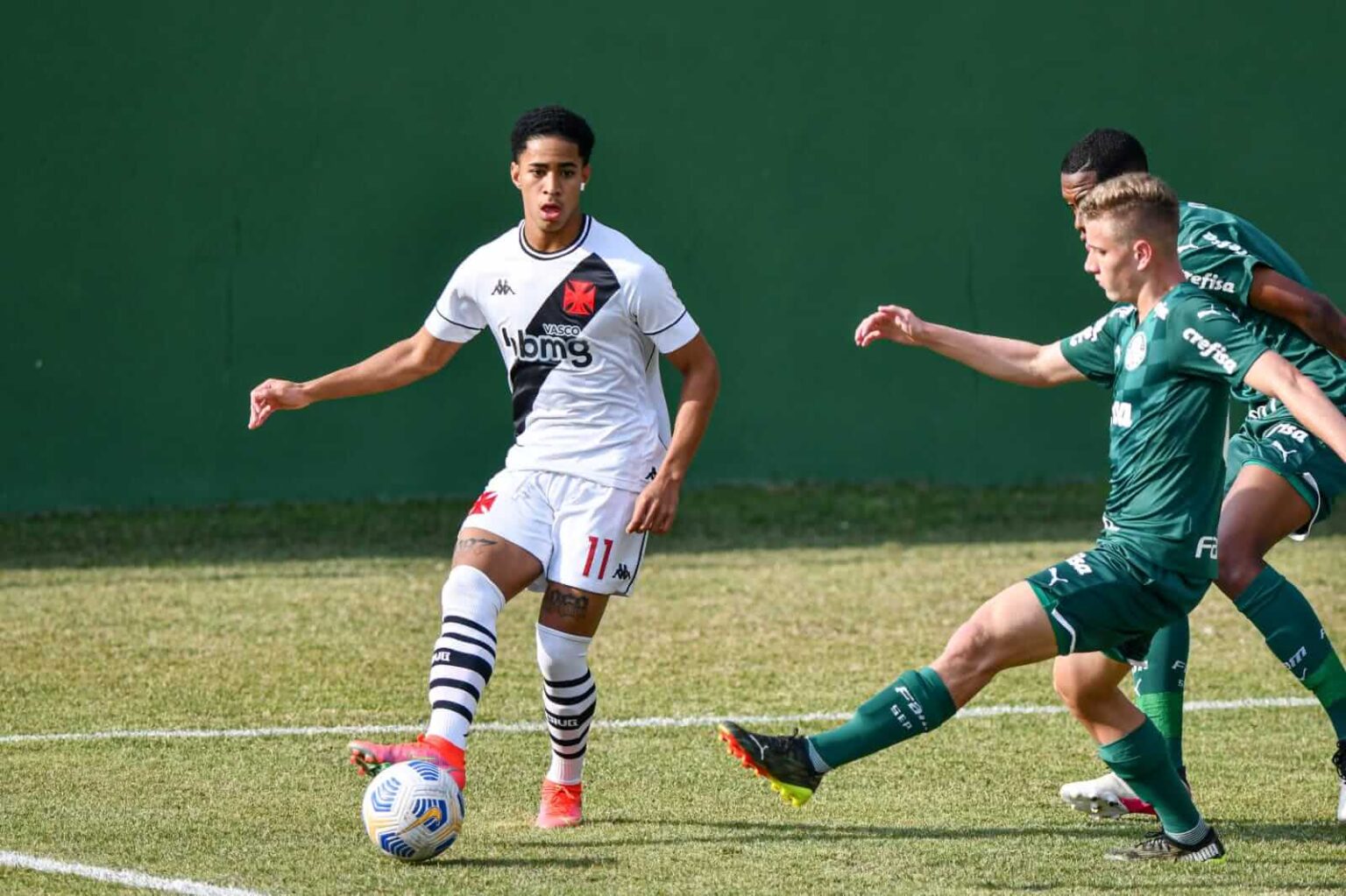 Vasco vence o Palmeiras de virada pelo Brasileiro Sub17 veja os