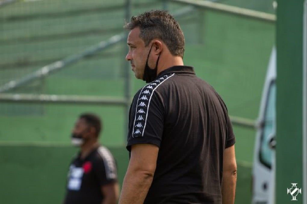 Alexandre Gomes comanda treino no Sub-20 do Vasco