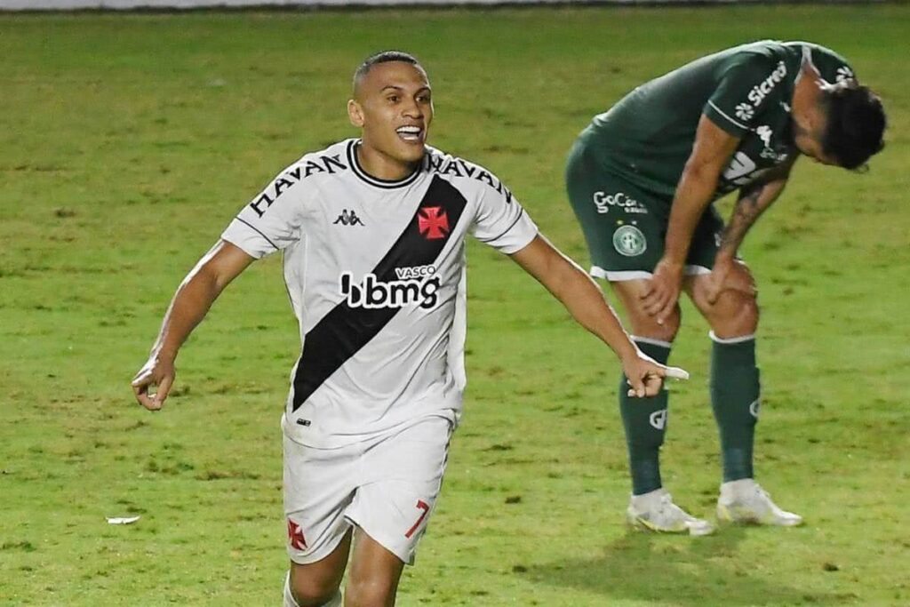 Léo Jabá comemorando gol contra o Guarani