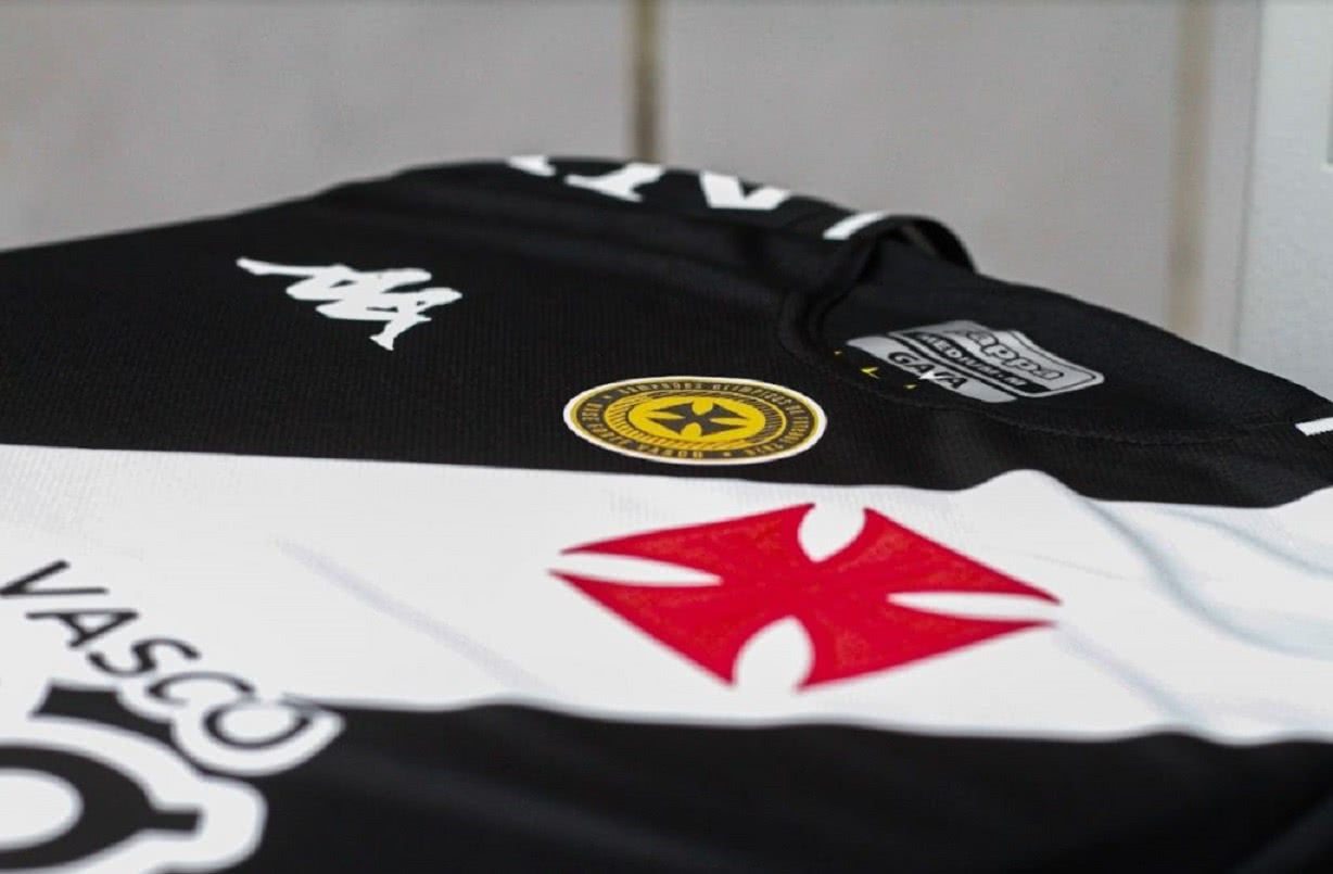 Camisa do Vasco com patch comemorativo