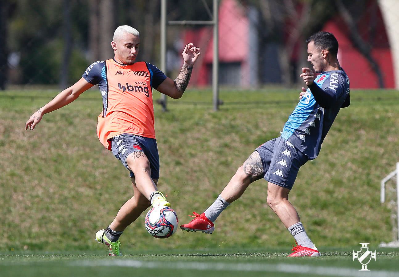 Bruno Gomes e Zeca em treino no CT do Caju