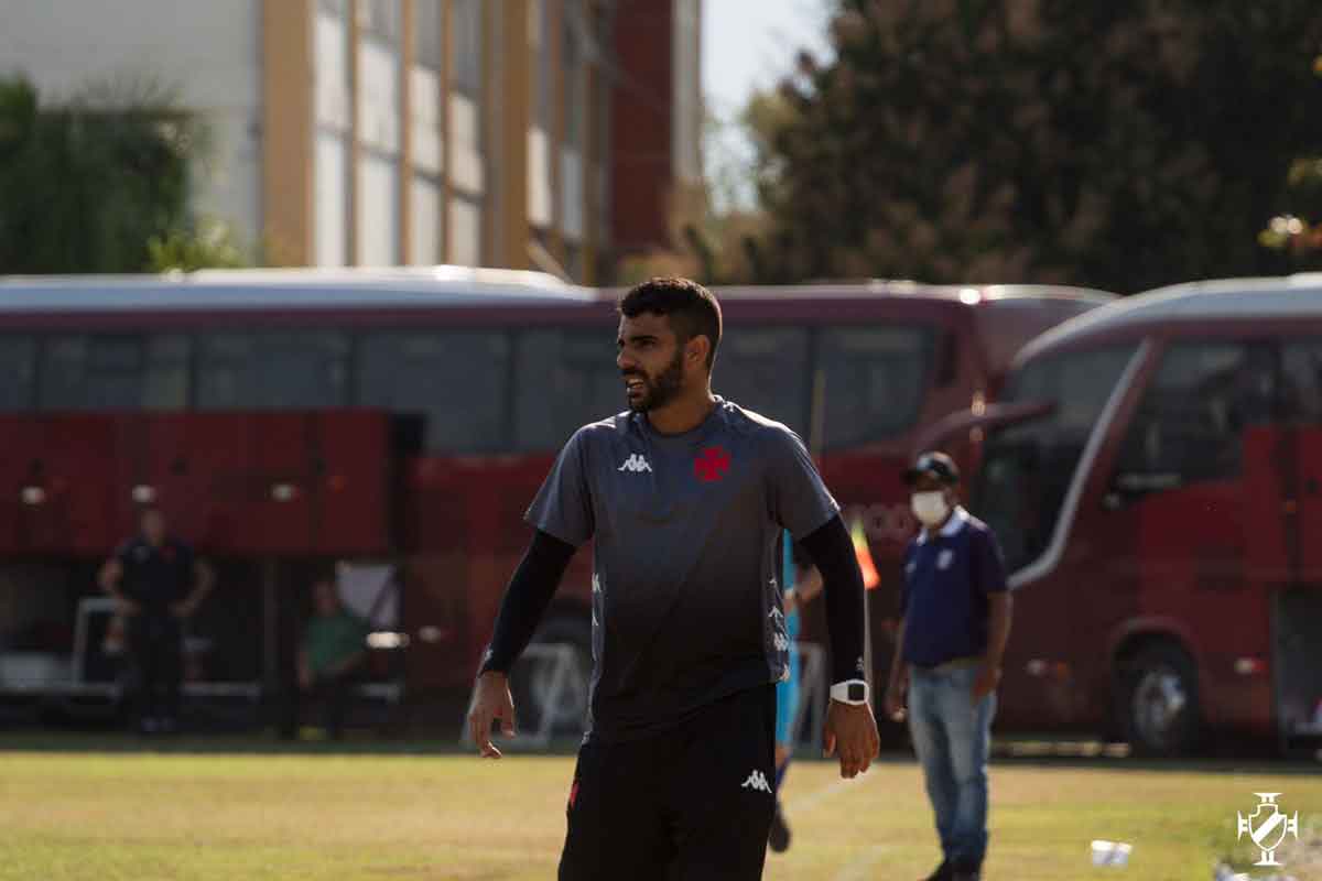 Douglas Coelho, técnico do Sub-15 do Vasco