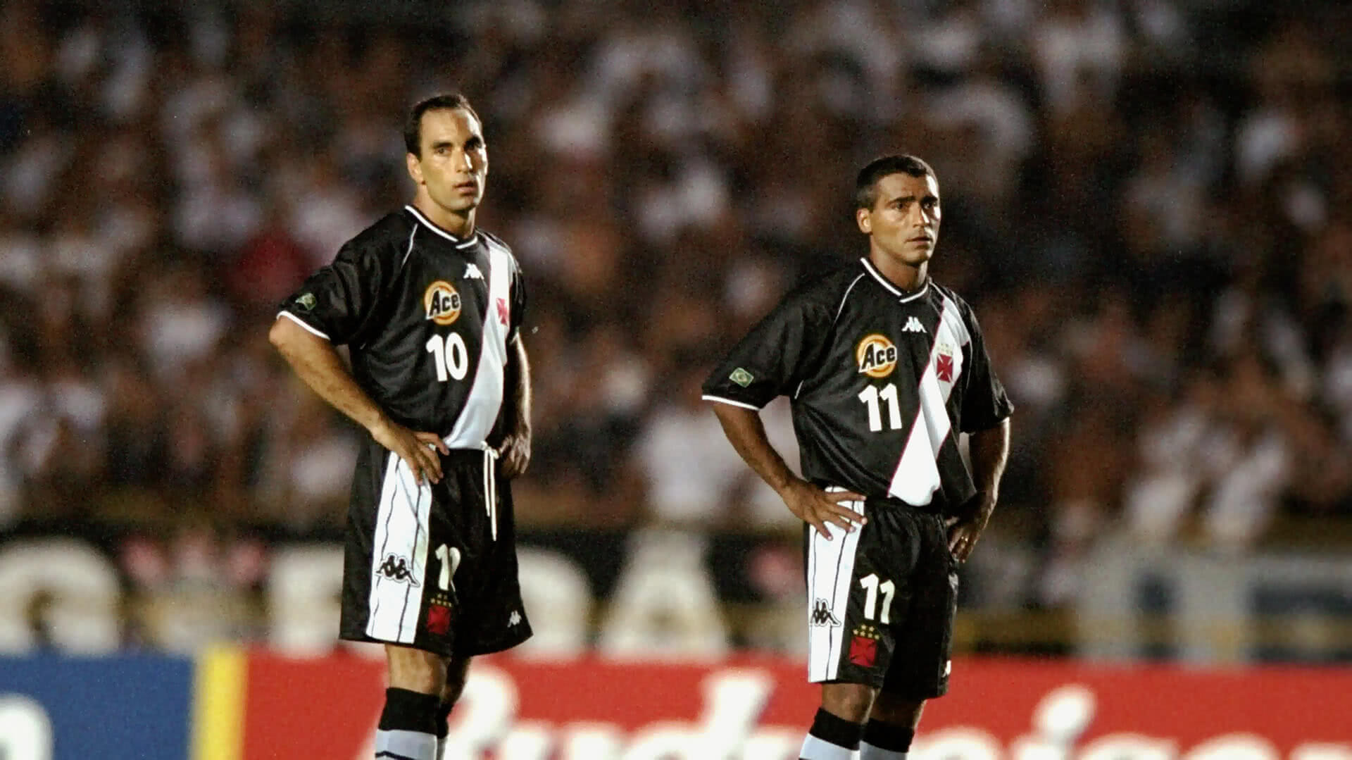 Edmundo e Romário em ação pelo Vasco no Mundial de Clubes de 2000
