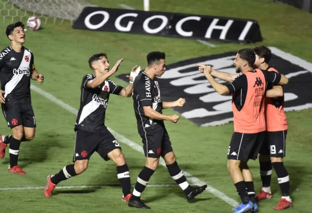 Jogadores do Vasco festejando o gol contra o Londrina