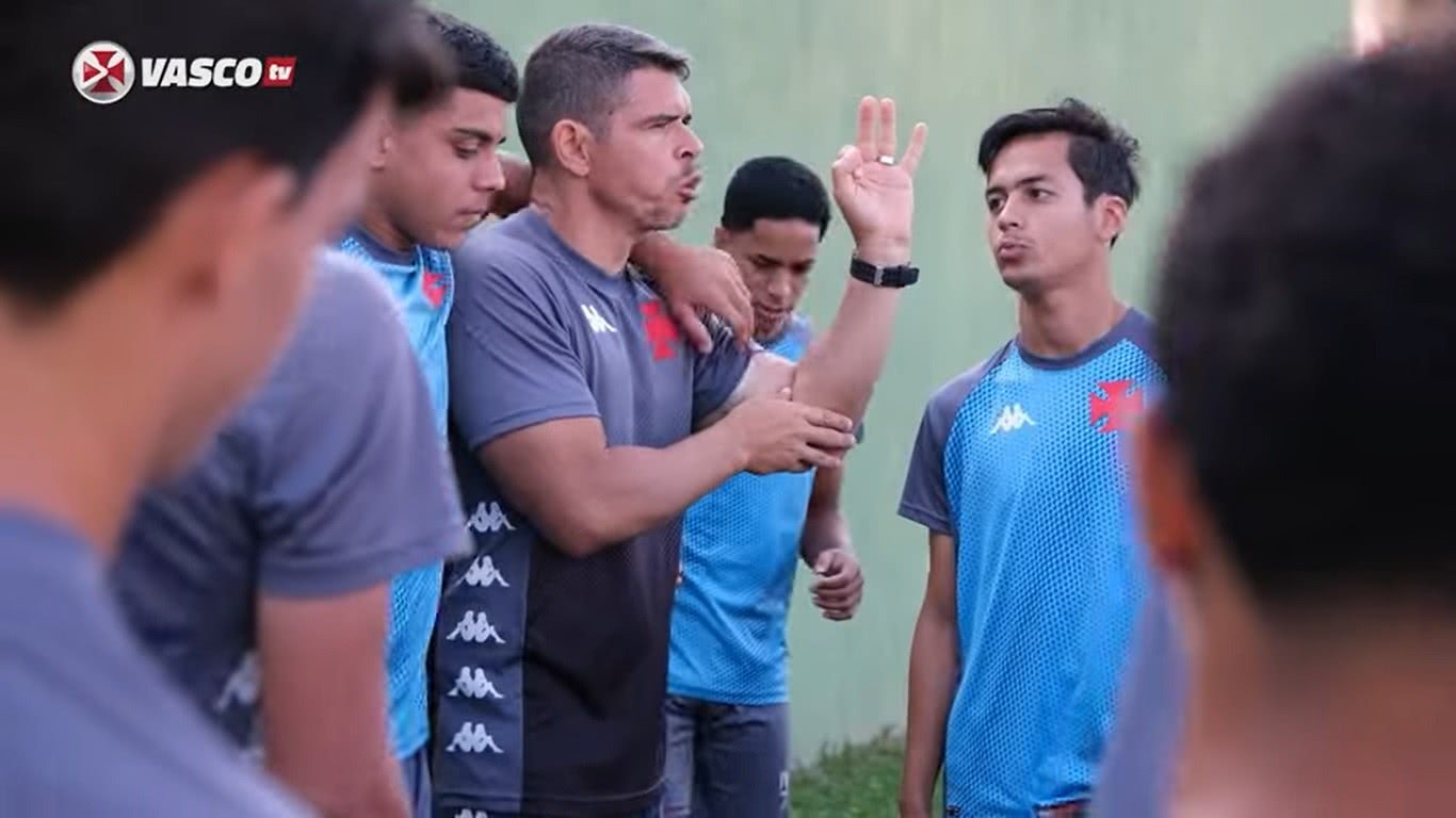 Treino do Sub-17 do Vasco antes da decisão