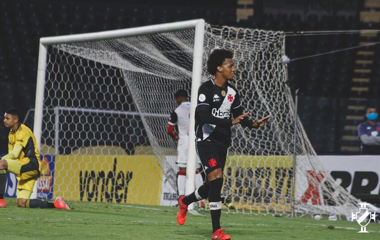 Ykaro marcou o 3º gol do Vasco sobre o Flamengo