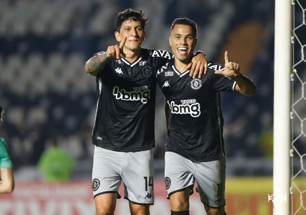 Cano e Morato em jogo contra o Goiás