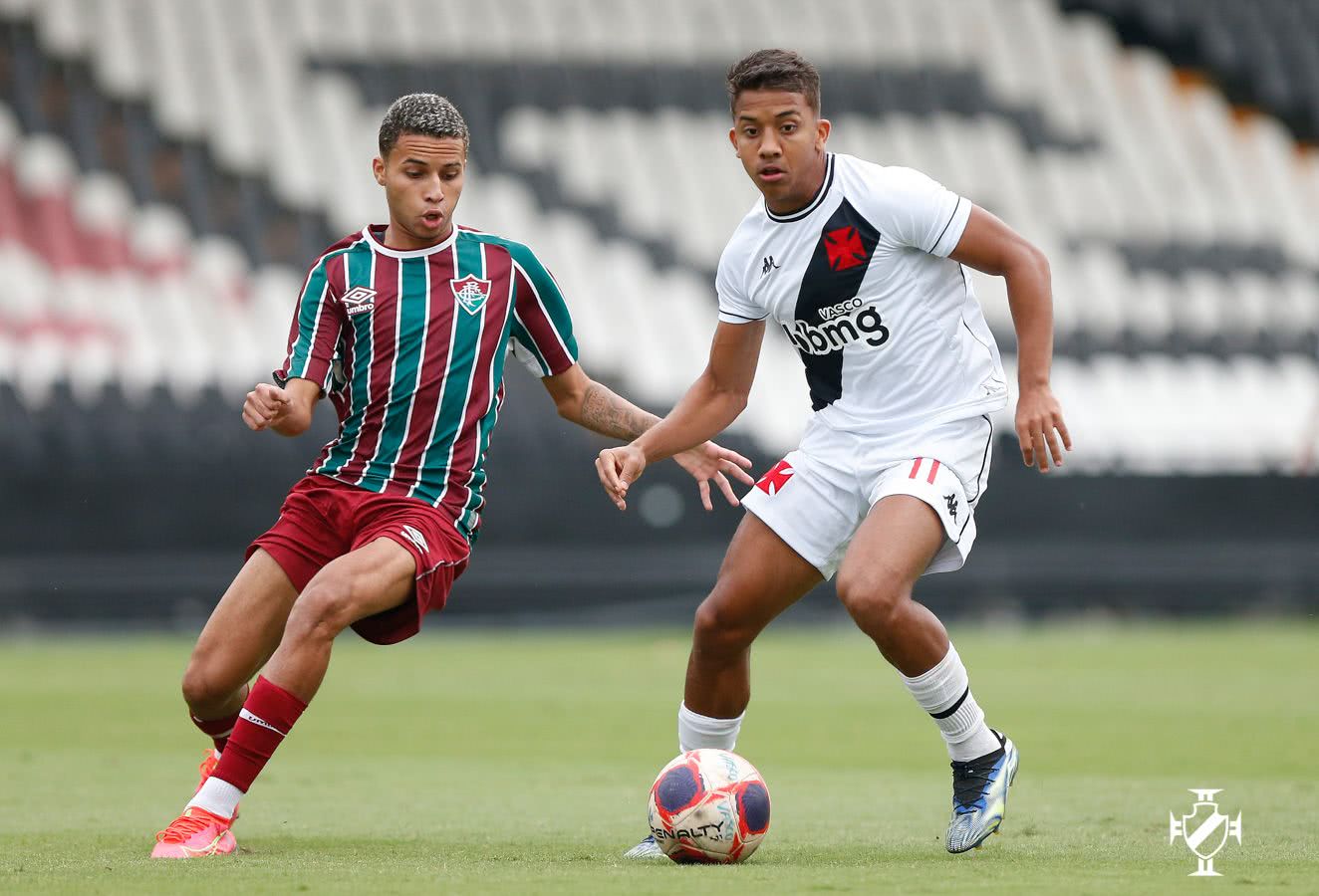 Vinícius em ação contra o Fluminense pelo Sub-20