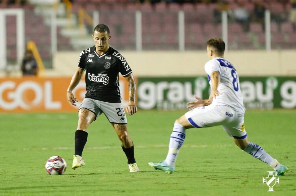 Bruno Gomes durante o jogo contra o Confiança