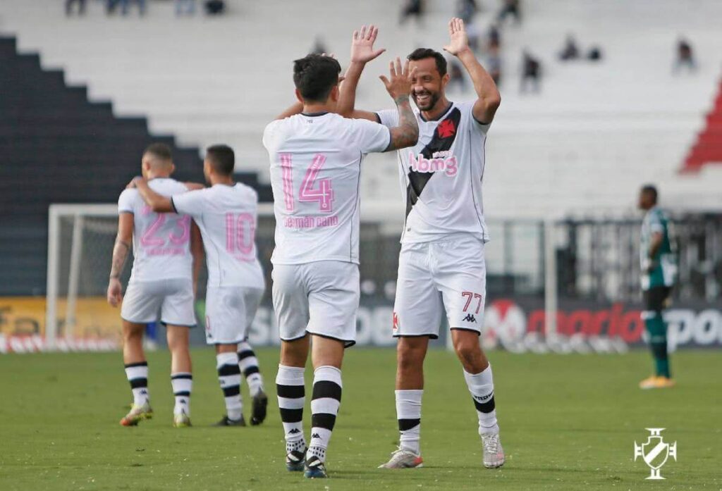 Cano e Nenê comemorando gol contra o Coritiba