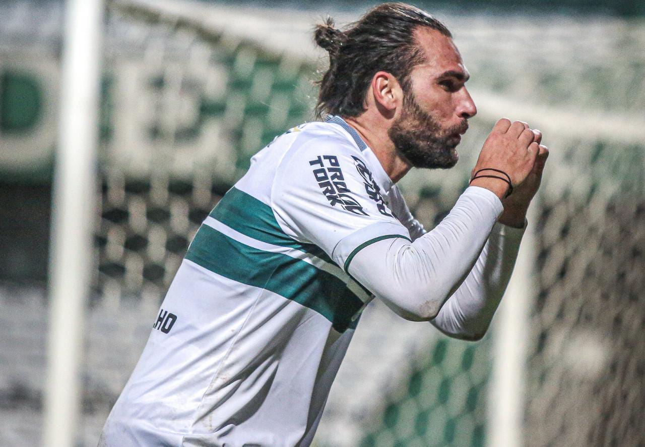 Léo Gamalho é o artilheiro do Coritiba