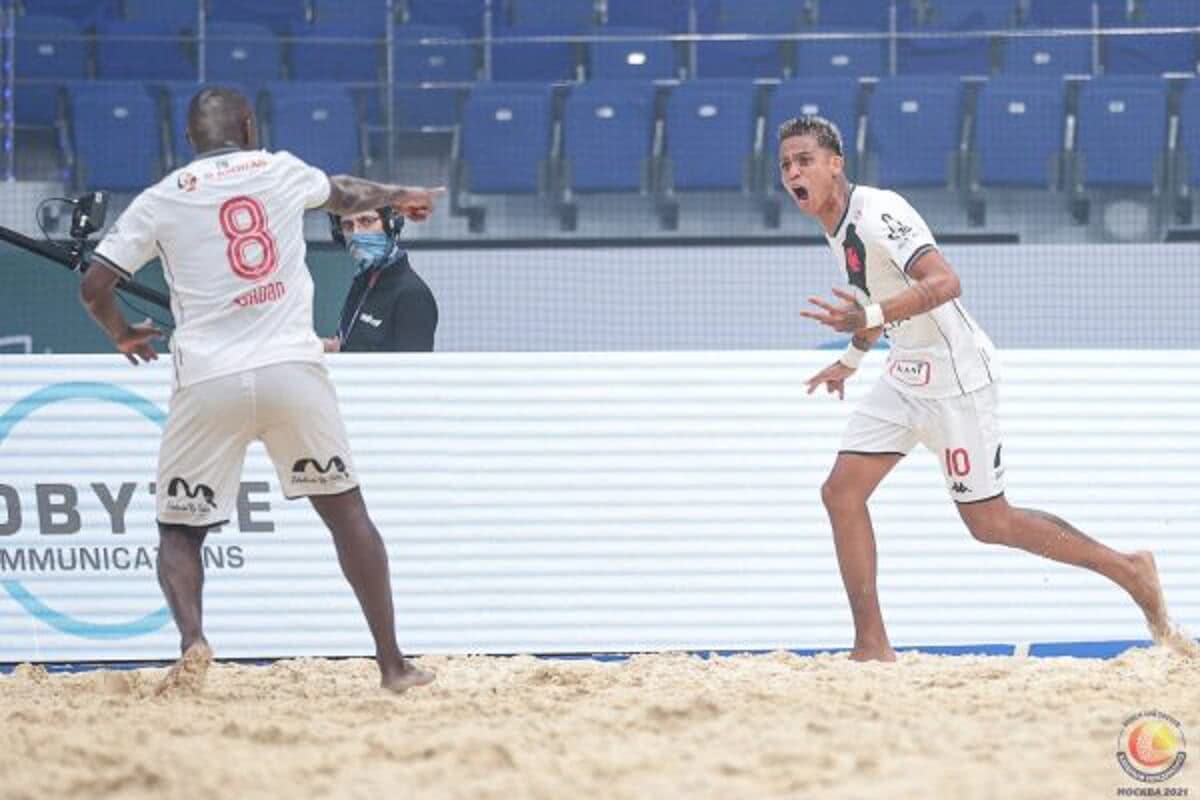 Mauricinho comemorando gol no Mundial de Beach Soccer