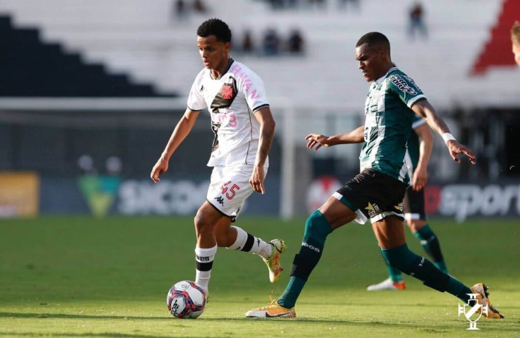 Riquelme durante jogo contra o Coritiba