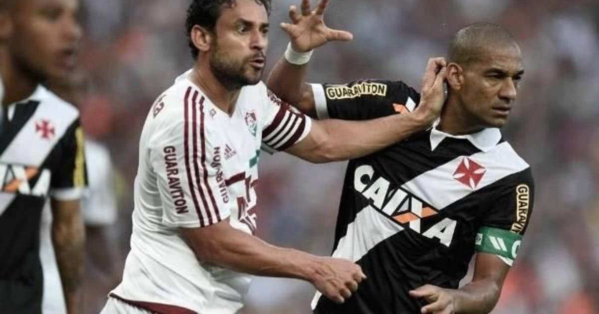 Rodrigo e Fred se enfrentando em Vasco x Fluminense