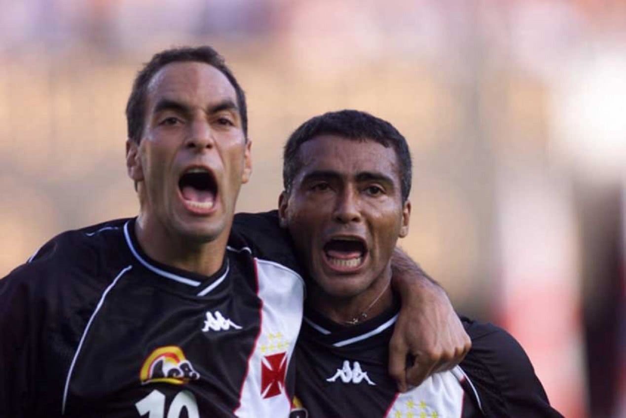 Romário e Edmundo jogando pelo Vasco em 2000