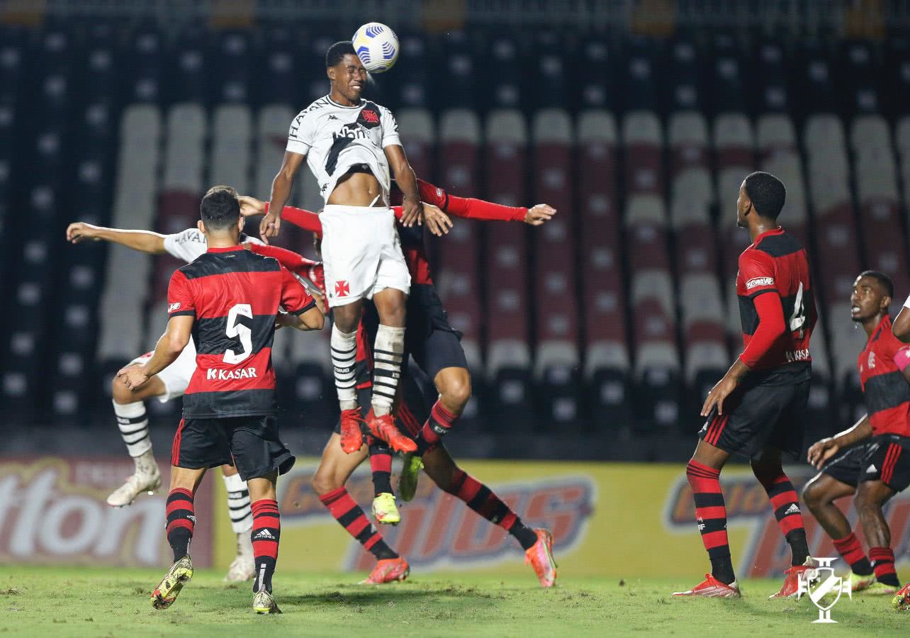Andrey Santos no clássico contra o Flamengo no Sub-20
