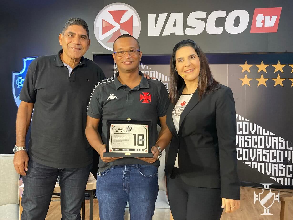 Antony Menezes foi homenageado na Vasco TV