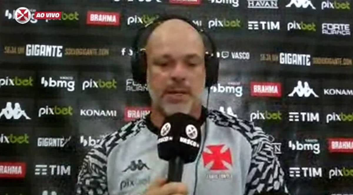 Fábio Cortez durante entrevista à Vasco TV