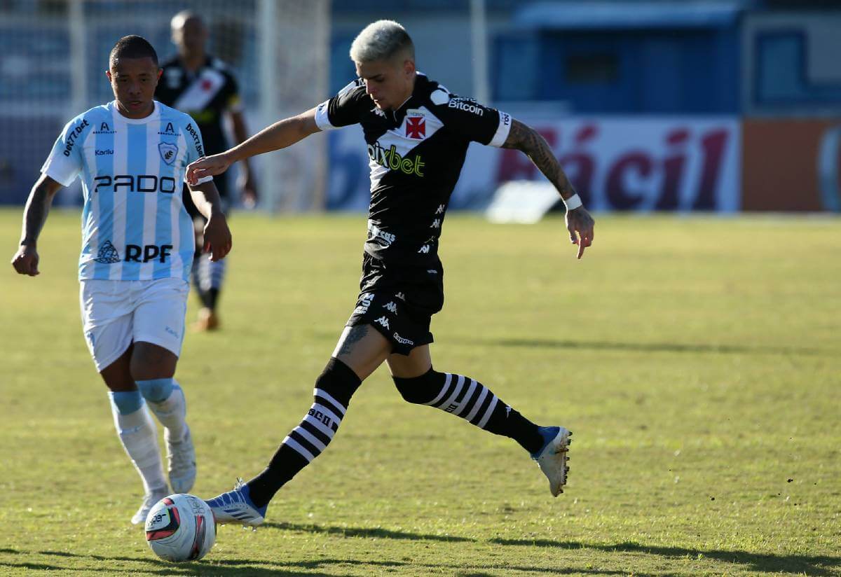 Gabriel Pec durante o jogo contra o Londrina
