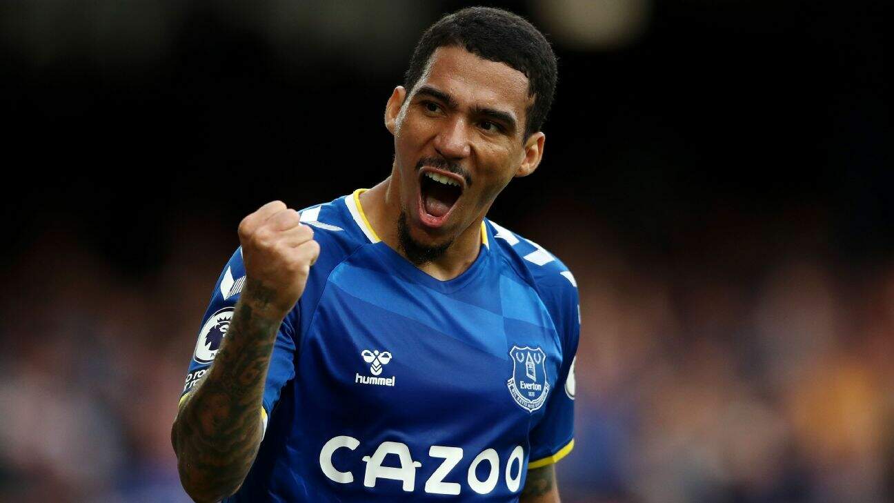 Allan em ação pelo Everton