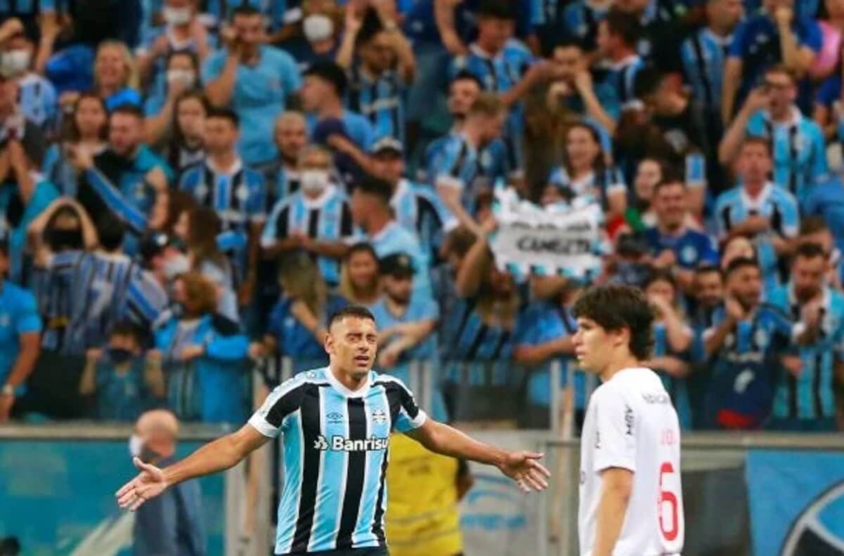 Diego Souza em Grêmio 4 x 3 Atlético-MG pela Série A 2021