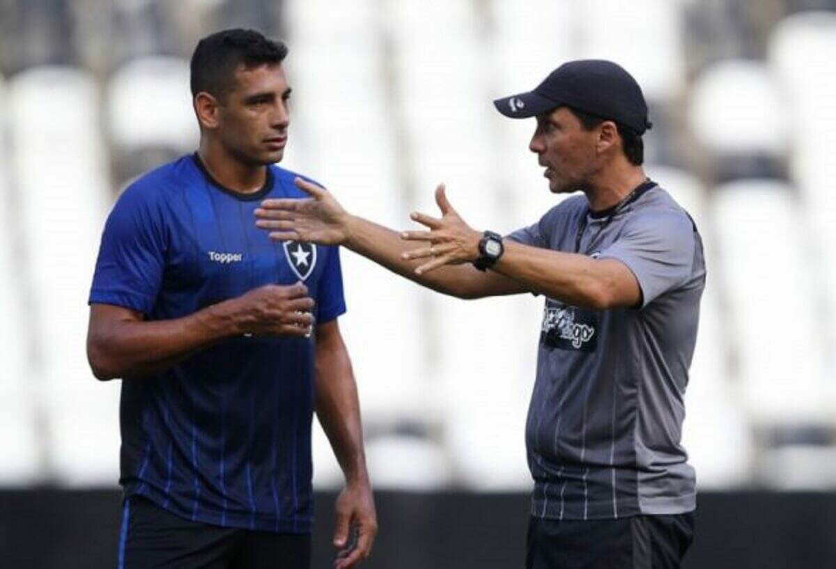 Diego Souza e Zé Ricardo em treino do Botafogo em 2019