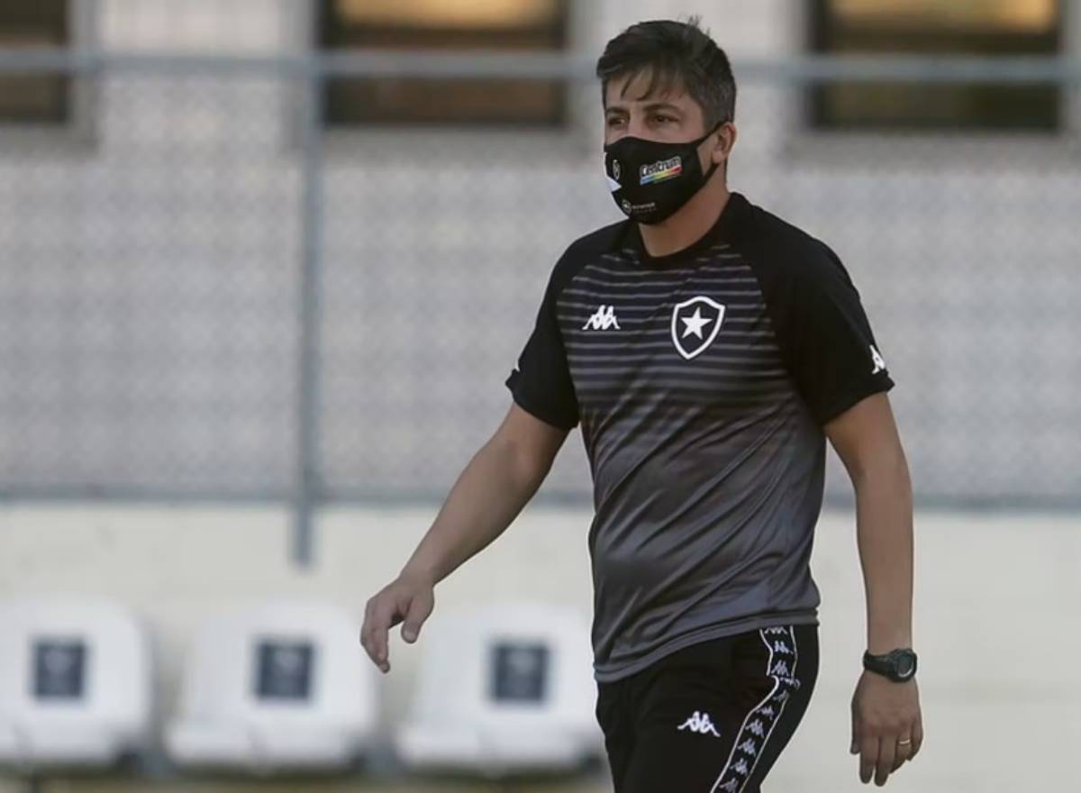 Fábio Eiras em ação pelo Botafogo