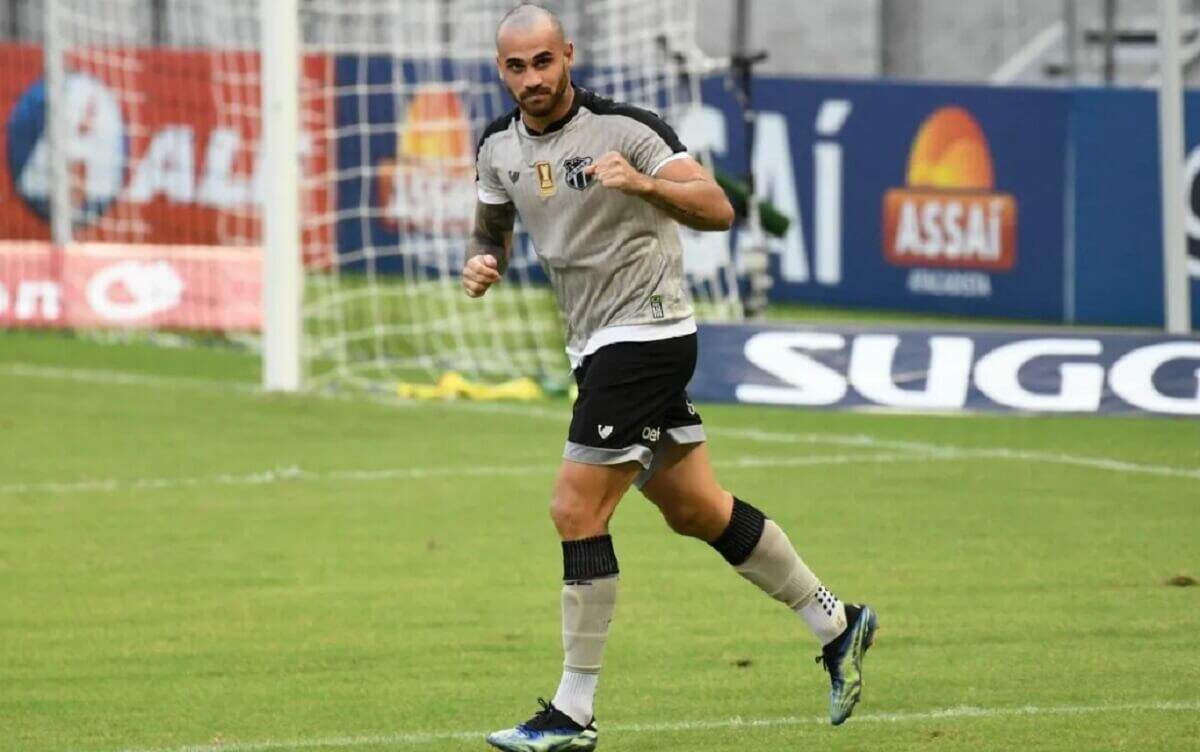 Felipe Vizeu em ação pelo Ceará