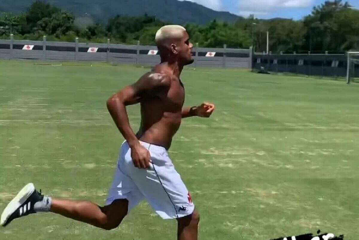 Léo Matos treinando no CT Moacyr Barbosa em 25 de dezembro de 2021