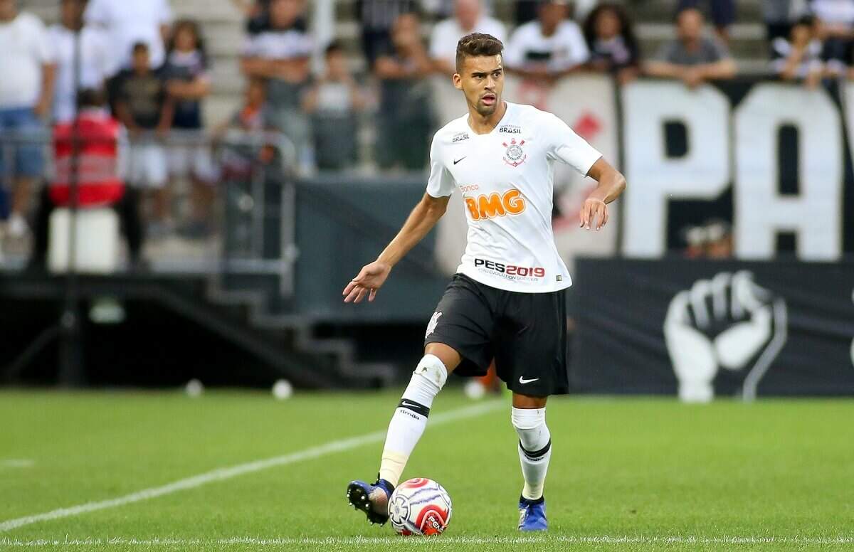 Léo Santos em ação pelo Corinthians