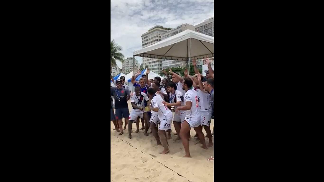 Jogadores do Vasco comemoraram conquista do Carioca de Beach Soccer