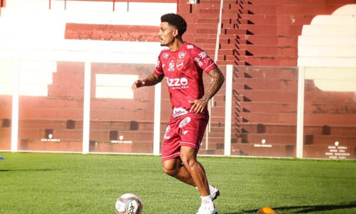 Willian Formiga é lateral-esquerdo do Vila Nova