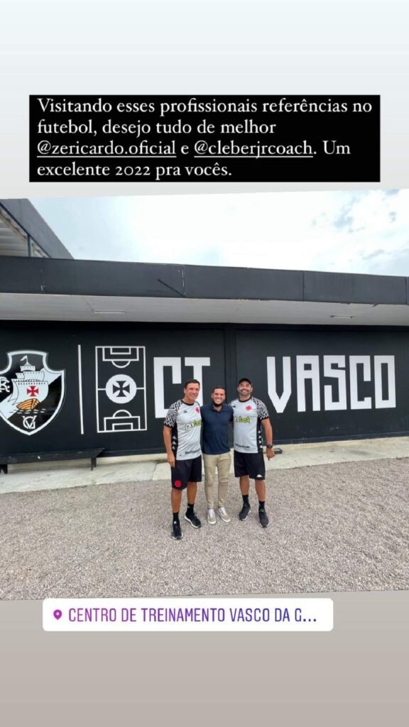 Ramon Motta ao lado de Zé Ricardo e Cleber dos Santos no CT Moacyr Barbosa