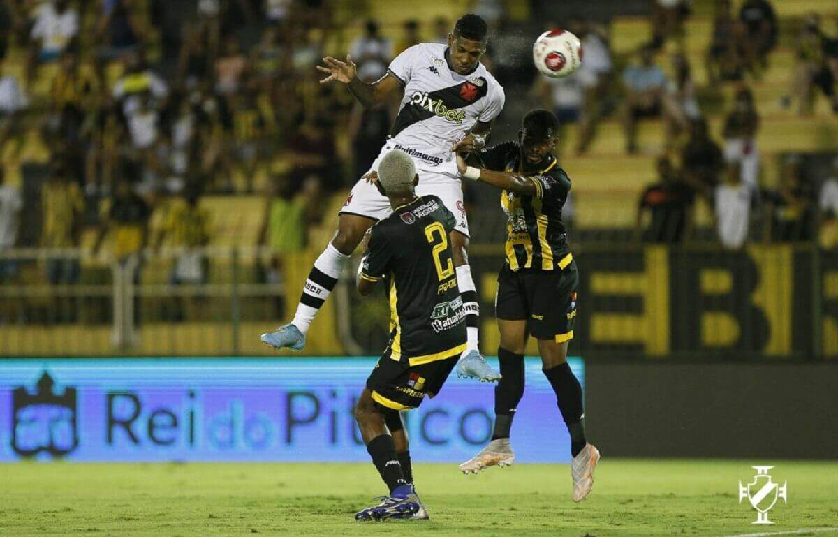 Raniel marcando gol contra o Volta Redonda pelo Carioca 2022